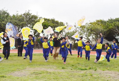 頂湖國小放風箏雲林農特產品飛上天(圖)