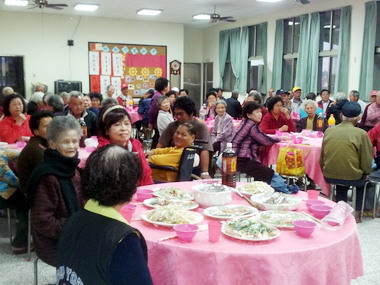 爆竹賀歲天燈祈福長輩幸福圍爐(圖)