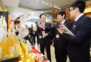 彰化辦日本高知縣物產展卓伯源到場歡迎(圖)