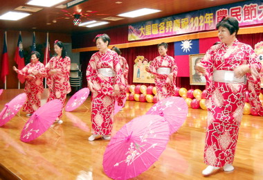大里慶祝102年農民節(圖)