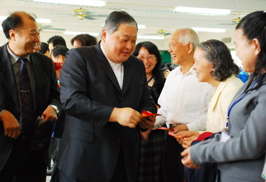太平新春團拜余文欽：服務更上層樓(圖)