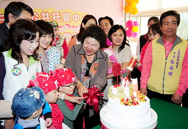 全國最大公共托嬰中心高雄開幕(圖)