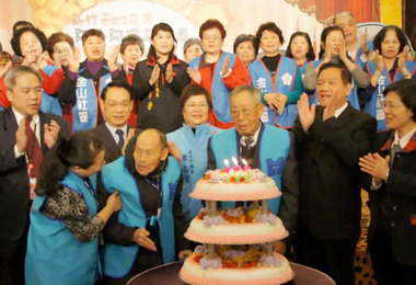 竹市辦阿公阿嬤圍爐聚餐迎新春(圖)