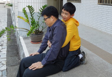 國小生用哈姆立克急救法救回曾祖父性命(圖)