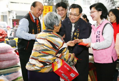 南天宮辦寒冬令救濟一千戶低收民眾受惠(圖)