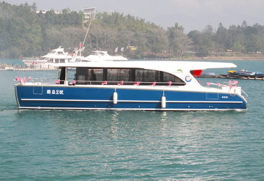 日月潭首艘雙胴體純電動船下水啟航(圖)