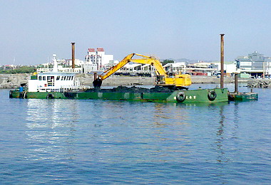 中芸漁港疏浚改善漁船航行安全(圖)