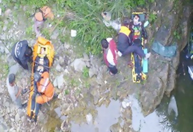 機車騎士摔落仁愛鄉投83線8K處山谷(圖)