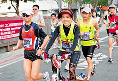 「看不見的跑道」高雄盛重首映(圖)