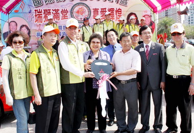 國際獅子會贈警備車陳菊表示感謝(圖)