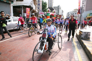 2013萬眾騎BIKE蛇來運轉、悠遊臺中(圖)