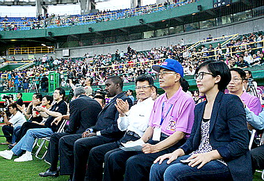 楊秋興籲民眾行動支持在地義大犀牛隊(圖)