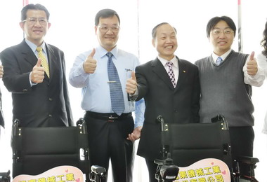 旭東機械贈電動輪椅嘉惠就醫民眾(圖)