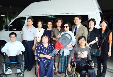 雲林大埤鄉親捐復康巴士服務身心障礙者(圖)