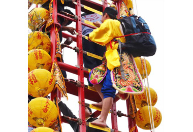 花蓮北天宮辦登108層劍梯賜福大法會(圖)