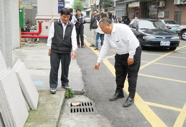 解決甲寅里淹水市府計畫拓建民生路側溝(圖)