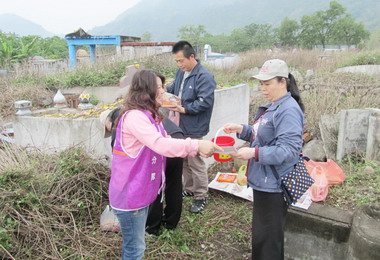 今年特別乾燥消防隊加強清明防火宣導(圖)