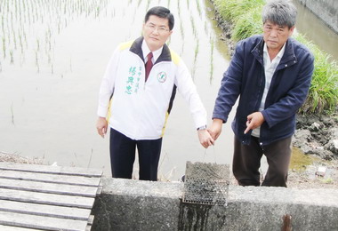 農田遭污染楊典忠：相關單位不聞不問(圖)
