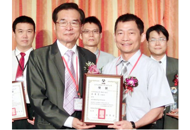 修平科大蔡東憲獲2013機械業產學貢獻獎(圖)