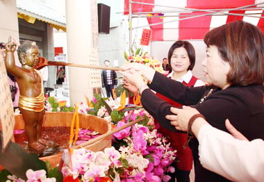 嘉市慶祝佛教釋迦牟尼佛2557年聖誕(圖)