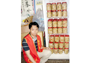 竹山行善會捐電動車資助社會三失長輩(圖)