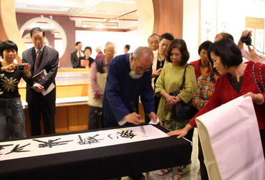 海峽兩岸書法名家首度聯展(圖)