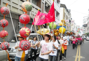 亞大師生加入旱溪媽祖巡行十八庄遶境(圖)