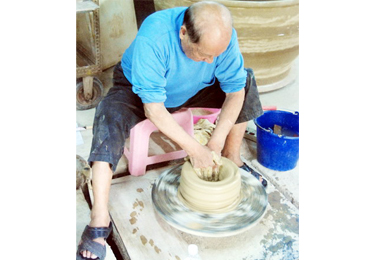 水里蛇窯二代掌門人林木倉登錄技藝保存者(圖)