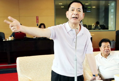 中市議員黃錫嘉批評市府藐視議會(圖)