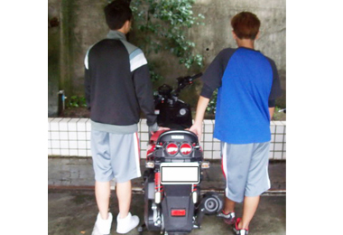 贓車贓牌躲查緝仍然被逮(圖)