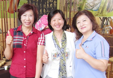 杉林溪春茶競賽頒獎省長林政則贈明鏡(圖)