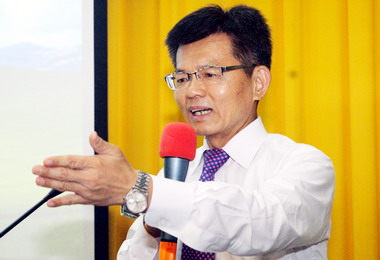 楊秋興：政府已思考大學「黑手」教育制度(圖)