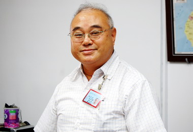 霧峰公所民政課長鄭國平退休同仁不捨(圖)