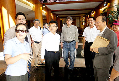 行政院政委楊秋興討論悠活案(圖)