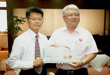 高雄關帝廟捐行政院200萬護漁(圖)