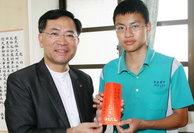 清海國中應屆畢業生陳睿崗獲總統教育獎(圖)