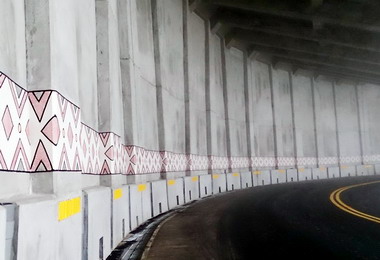 新中橫栓兒明隧道彩繪原住民意象圖騰(圖)