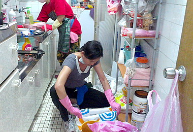 行動管家班為低收入家庭獻愛心(圖)