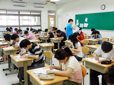 葳格教師甄選競爭激烈 傳博碩士搶教職飯碗(圖)