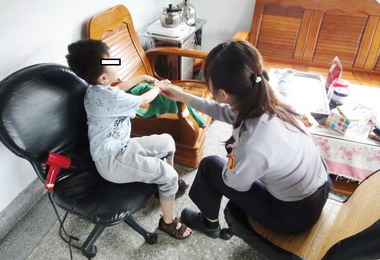 清水警協助照顧迷失男童(圖)