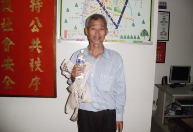 警察服務熱忱  協助流浪漢找回家之路(圖)