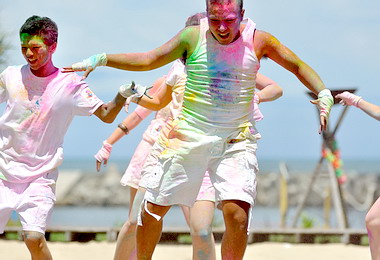 國外爆紅萬人彩色派對進駐高雄(圖)