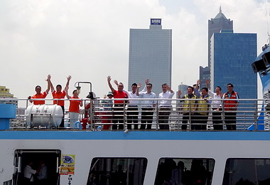 搭遊艇玩高雄海洋深度一日遊開跑(圖)