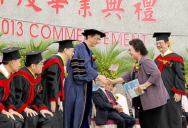 陳菊勉畢業生堅持理想促社會進步(圖)