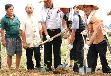 台中城市體驗農園第二期開園種菜(圖)