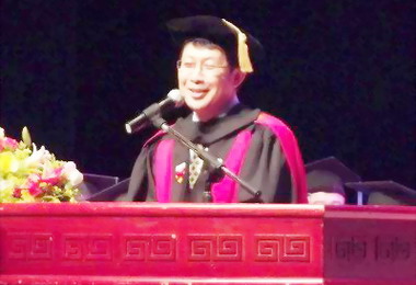 中國醫藥大學畢業典禮溫馨洋溢(圖)