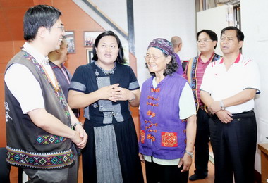 颱風來襲重建會執行長陳振川關心重建區(圖)