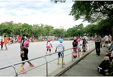 大安森林公園溜冰場安全溜冰趣(圖)