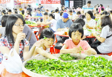 竹縣辦茶博親子嘉年華會場面熱絡(圖)