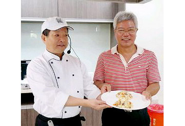 玉荷包香腸飯半價衝冠軍(圖)